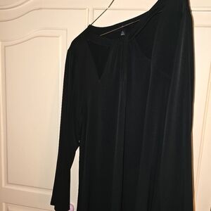 Womens long black chest cut shirt. Size 1X. Brand new. Never worn.